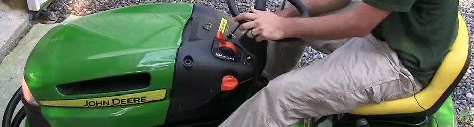 John Deere LA115 Lawn Tractor Controls Overview Video